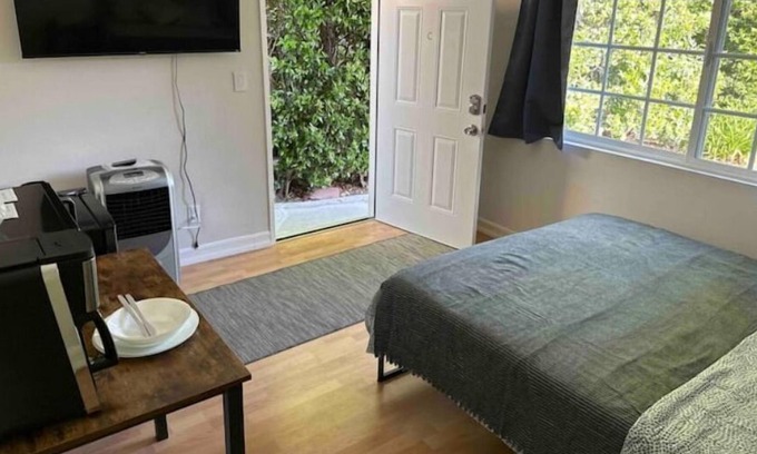 Woodland Hills Apartment | Private Charming Master Bedroom