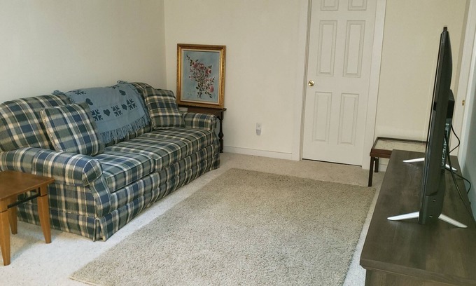 Pocono Pines House | Private cheerful 3 bedroom home