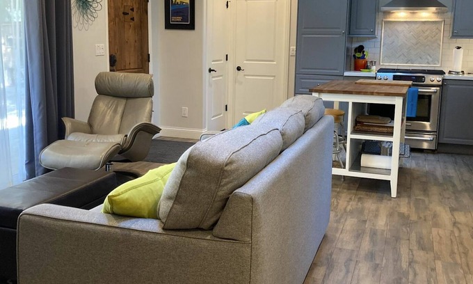 Camarillo House | Private, Clean and Spacious Guesthouse