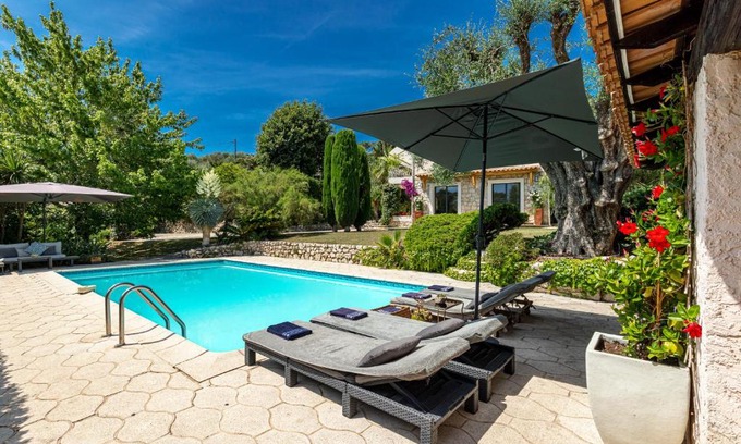Les Maillans Villa | Private & comfortable stone villa with pool