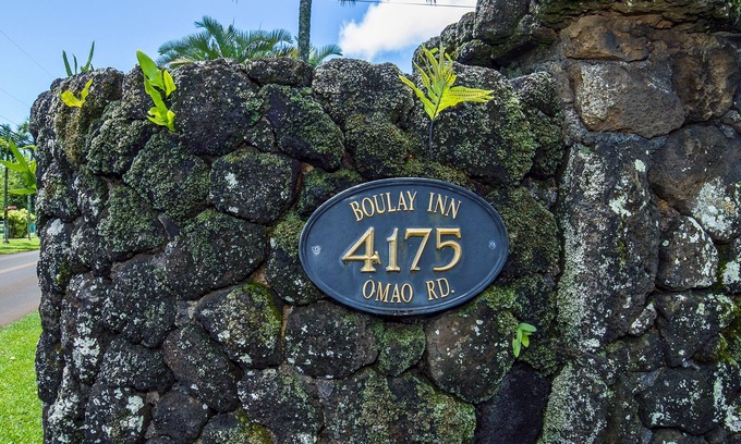 Omao House | Private, Comfortable and Cozy with Distant Ocean and Mountain Views