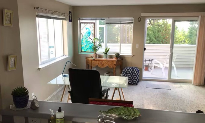 Lake Hills Apartment | Private comfy condo, AC in adorable Bellevue