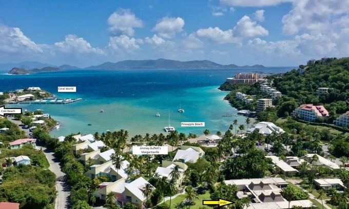 Frydendal Condo | Private condo by the beach! ¡Condo a pasos de la playa!