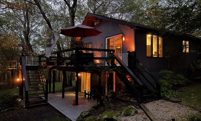 Hillsdale House | Private Contemporary Country Chalet