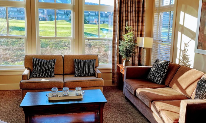 The Blue Mountains House | Private corner unit with wide windows, beautiful ski slopes view