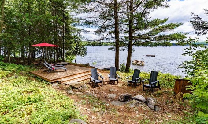 Algonquin Highlands House | Private Cottage with a Loft on a 3 Lake Chain *Includes a Bunkie*