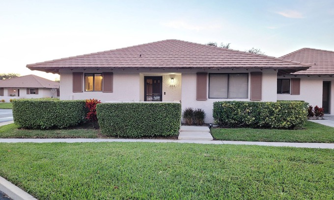 Hunt Club Cottage | Private Cottage at PGA National