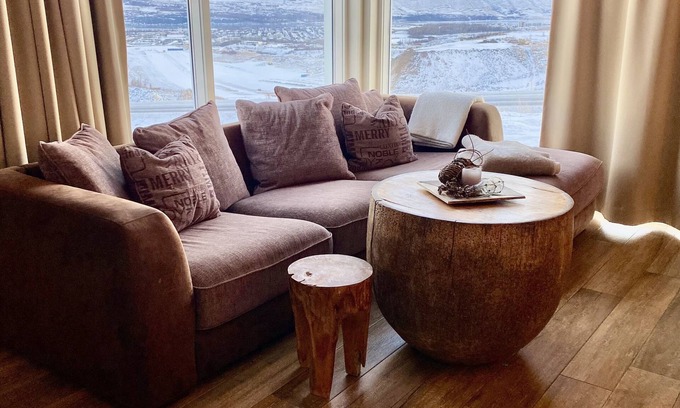 Akureyri Cottage | Private cottage, elegance & amazing view