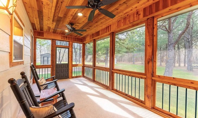 Clarksville Cottage | Private Cottage in the Hundred Acre Woods