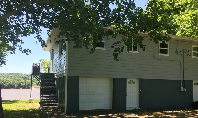New Richmond Cottage | Private Cottage on the River