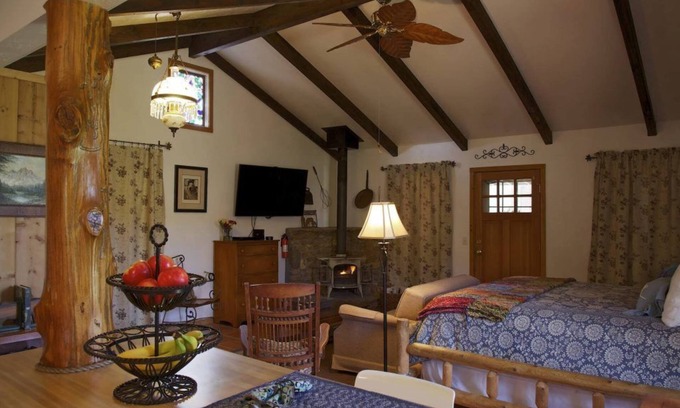 Julian Cottage | Private Cottage “Storybook Barn”