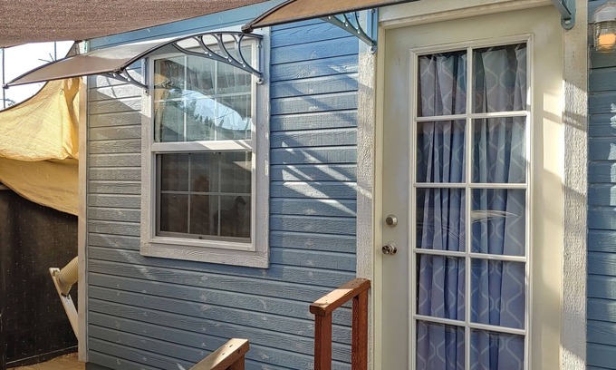 Canoga Park Cottage | Private Cottage