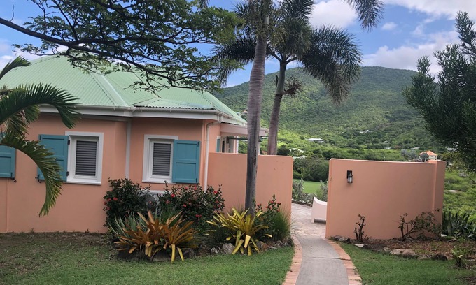 Cliffdwellers Cottage | Private Cottage with Stunning Views of Caribbean Sea Walk to Beach & Restaurants