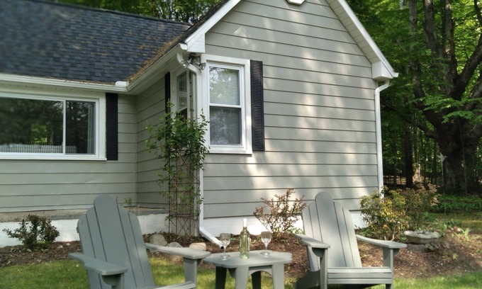 Bellaire Cottage | Private Cottage with 2 bedrooms and a lakeview setting of Lake Bellaire