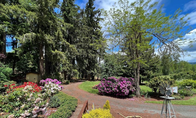 Pleasant Hill Apartment | Private country apt close to U of O and Hiking at Mt Pisgah. Peaceful setting.