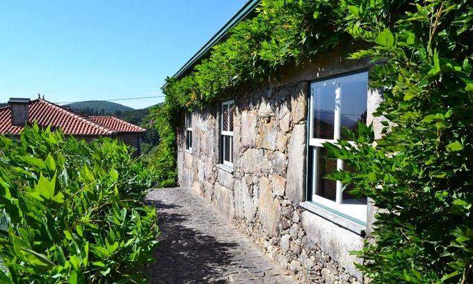 Linhares de Cima House | Private country house with pool