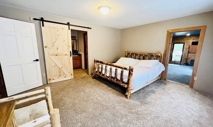 Cave Junction Other | Private Country Paradise with Beautiful Indoor Pool and Spa. PET FRIENDLY