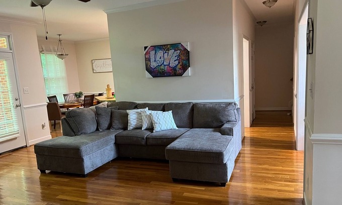 Mebane House | Private country setting cul-de-Sac near the city