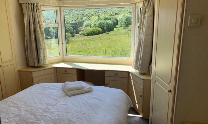 Rottingdean House | Private Countryside Holiday Cabin 10 mins from Brighton