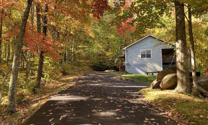 Chalet Village Ski Chalet | Private Couple’s Mtn Getaway;Borders GSMNP;Seasonal Mtn Views;Owner Operated