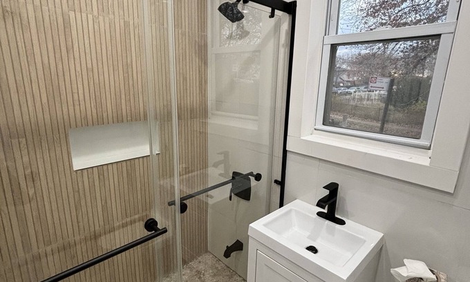 Queens Apartment | Private Cozy Apartment - Walking Distance from LaGuardia Airport