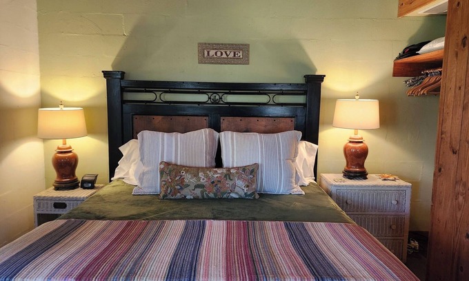 Leakey Cabin | Private, Cozy Cabin on 6 acres with Mountain Views in the Heart of the Texas Hill Country Near Lost Maples and Garner State Parks