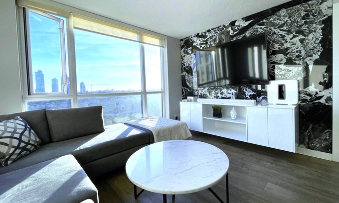 Surrey Apartment | Private & Cozy City Central Suite w free parking/gym/and complete amenities