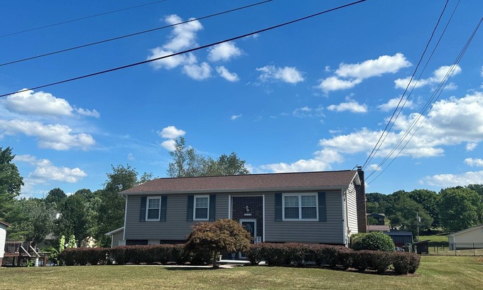 Morristown House | Private, Cozy, Clean 4 Bedroom Home in Morristown. WiFi, AC, close to downtown.