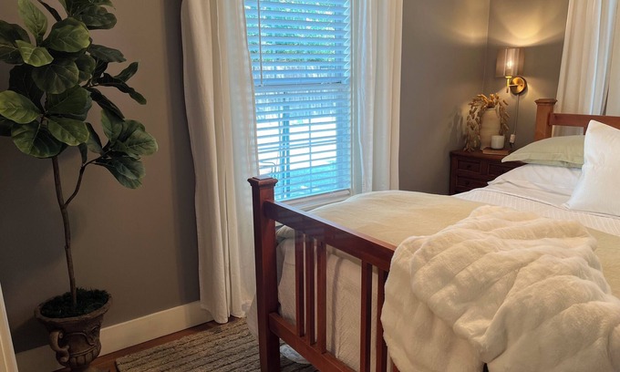 Denton Cottage | Private Cozy Cottage To Relax In.
