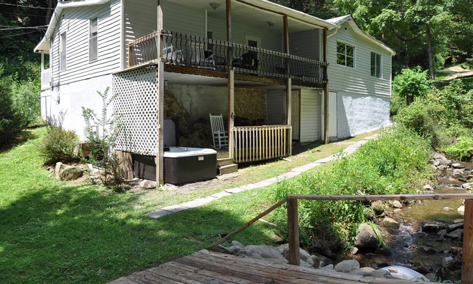 Hot Springs House | Private Cozy Creekside cottage.minutes from town. Hot Tub overlooking creek!