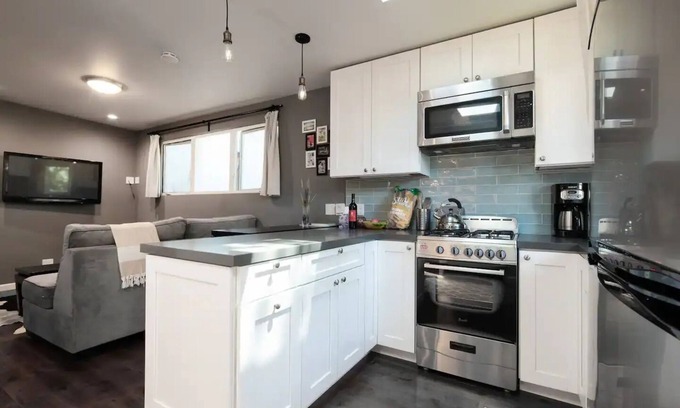 North Redondo House | Private, cozy guesthouse with full kitchen and bath and nice garden with seating