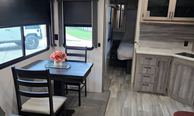 Desoto Lakes House | Private Cozy RV with AC and WiFi in Welcoming Sarasota.