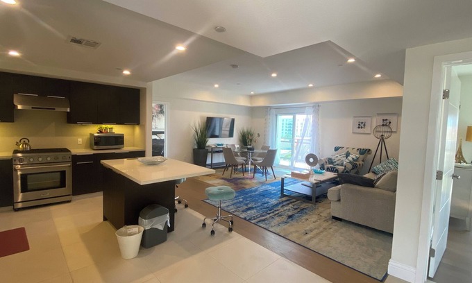 Wilshire Center Condo | Private Cozy Spacious Condo Unit with Gym— Walk distance to market