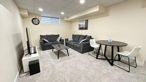 Fort Gary Apartment | Private Cozy Spacious 1 bedroom basement suite