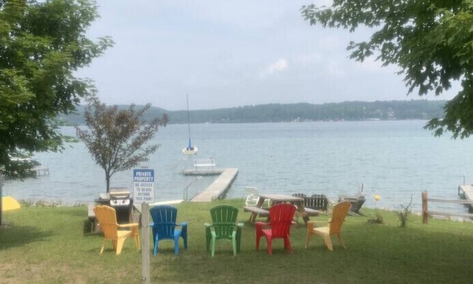 Beulah House | Private Crystal Lake Beach, walk downtown Beulah! Biweekly & monthly discounts.