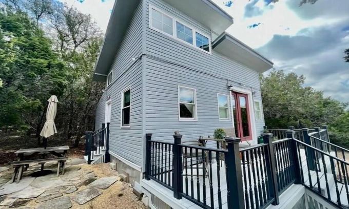 Austin House | Private Cute Home w/Loft in Scenic Hill Countryn