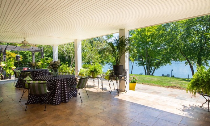 Livingston House | Private, Deep Water Cove - 1/4 mile from Marina Boat Rental, Restaurant, Grocery