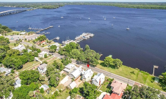 Palatka House | Private Dock, Fishing, Chef's Kitchen-Sleeps 8