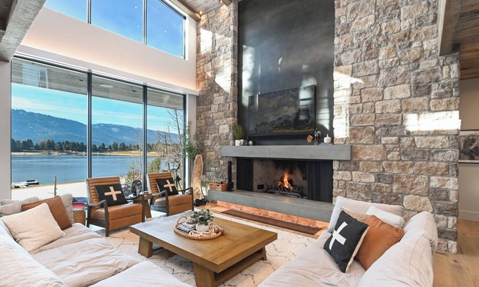 Donnelly House | Private Dock-Sauna-Hot Tub-Fire Place-PatioHeaters
