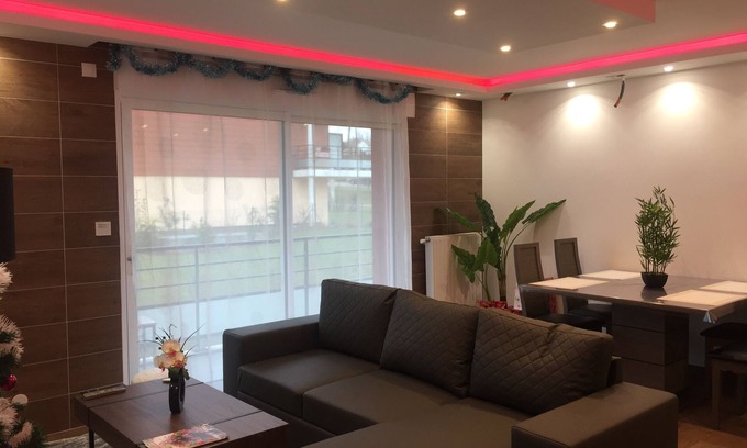 Viry Apartment | Private domain the park
