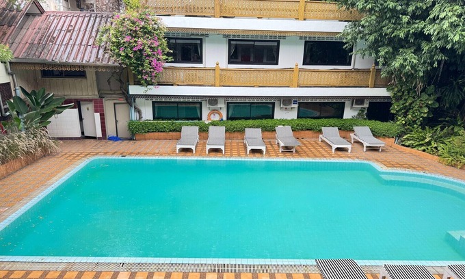 Su Thep House | Private Double with Shared Bath | Budget Pick