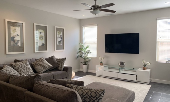 Raisin House | Private downstairs home