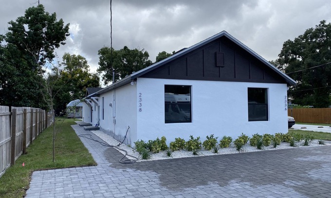 Conway House | Private duplex with queen bed and pull out couch