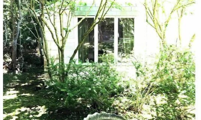 East Hampton North House | Private East Hampton Cottage, 5 min. Bike to ocean beaches, EH & Amag. villages