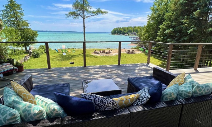 Kewadin Cottage | Private Elk Lake Cottage minutes from Elk Rapids