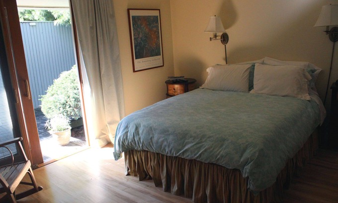 South End House | Private En Suite Large Master Bedroom With King Sized Bed