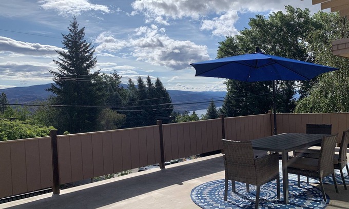 Central Okanagan House | Private entrance 2 bedroom guests suite 5min drive to downtown Peachland.