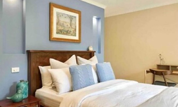 Burwood East House | Private Entrance Beautiful Ensuite w Kitchenette