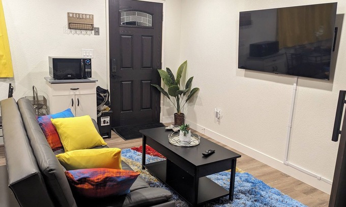 Barrett Hills House | Private entrance guest house very peaceful. 15 min from downtown Sacramento