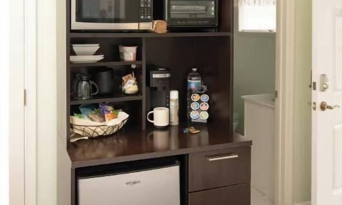 Rockville Apartment | Private Entrance & New La-Z-Boy Comfort™ Mattress